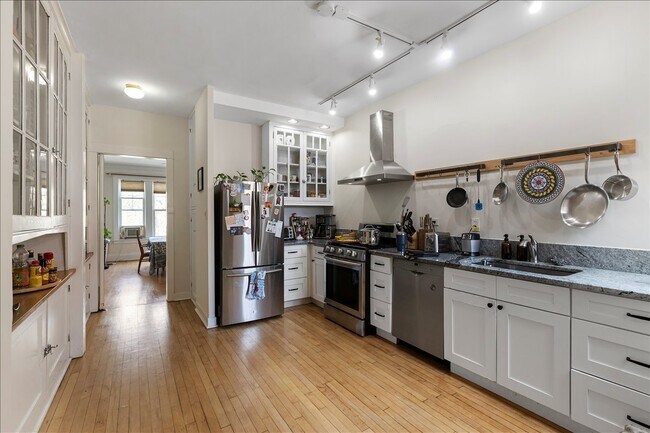 Building Photo - 5331 S Cornell Ave