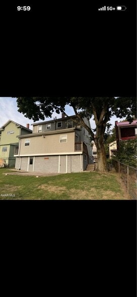 Building Photo - 412 Oak St