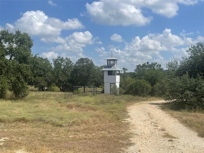 Building Photo - 1550 Alpine Trail
