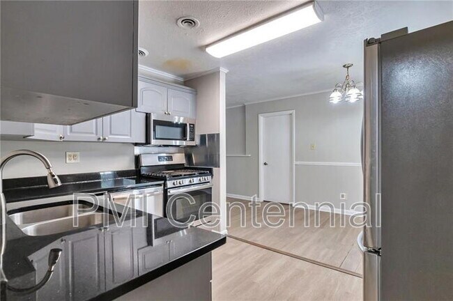 Building Photo - 484 Evergreen Dr