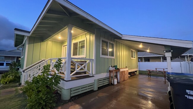 Building Photo - All Pets Welcome to this 2/1 SFH in HO'OPI...