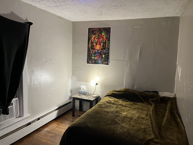 Building Photo - 2 Ford