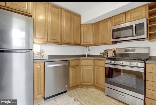 Building Photo - 5934 Mayflower Ct