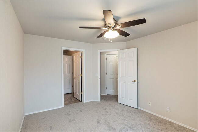 Building Photo - 2 bed, close to Ft Carson. Top Floor unit, Available now