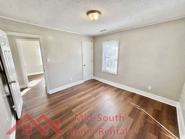 Building Photo - 2071 Hubert Ave