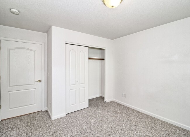 Building Photo - 598 Garnet Dr