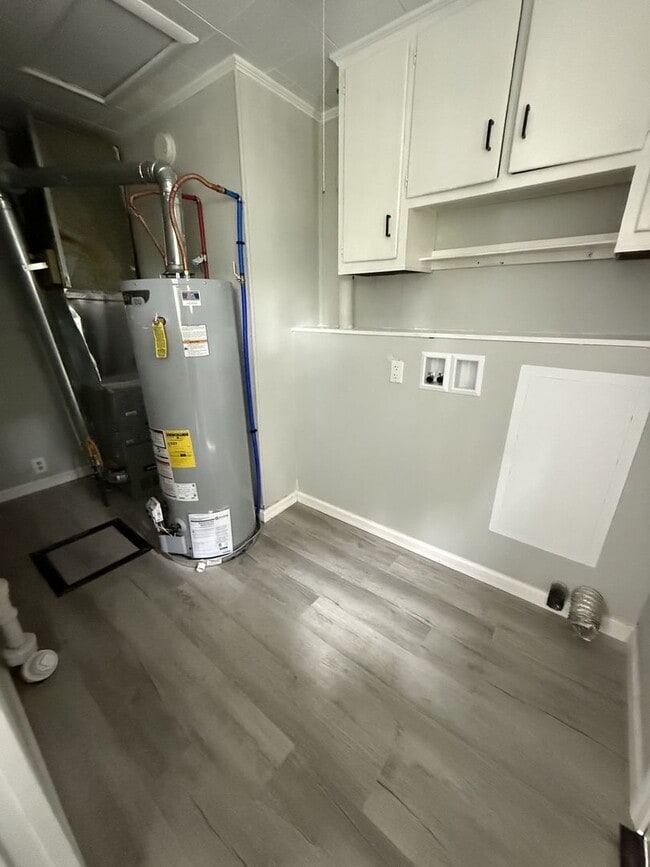 Building Photo - CUTE! Renovated 2 Bedroom, 1 Bath Home