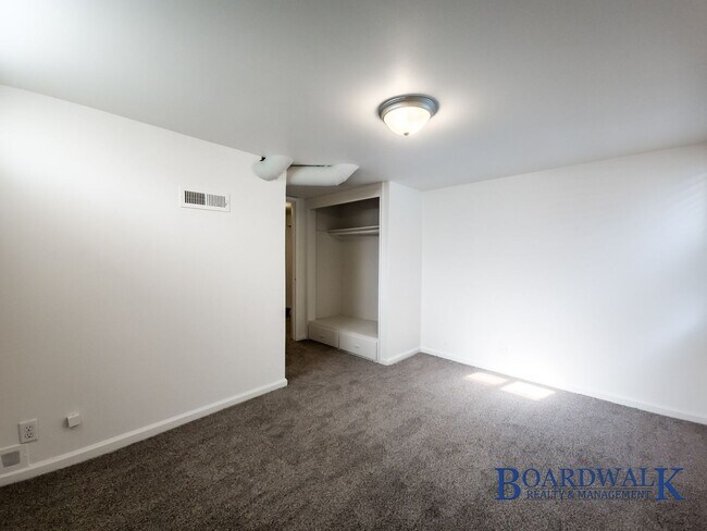 Building Photo - Spacious 4-Bed Home with Basement & Covered Patio