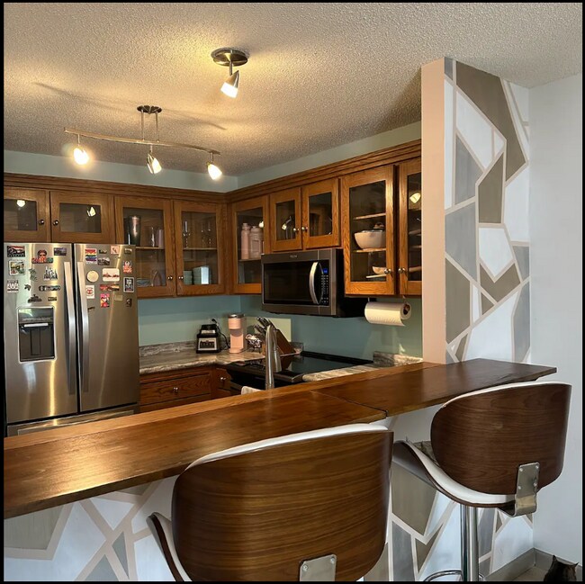 Building Photo - 7614 York Ave S