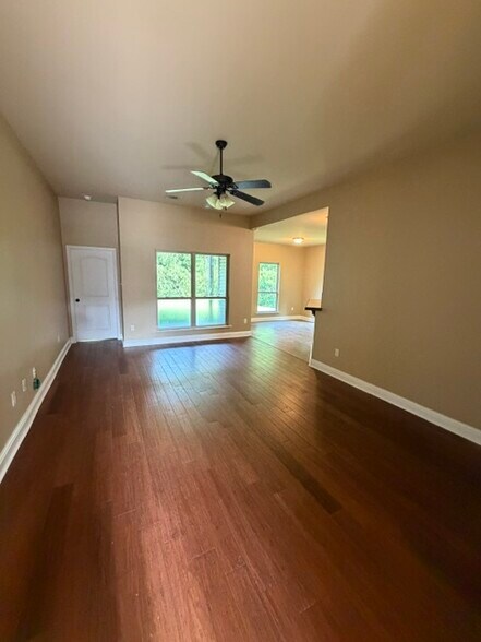 Building Photo - 16842 Glenwood Springs Dr
