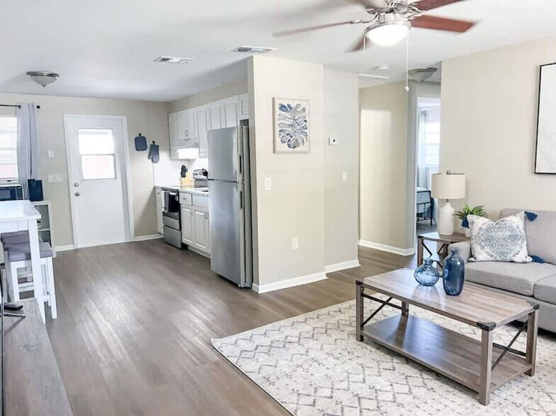 Building Photo - 38548 Naomi Ave