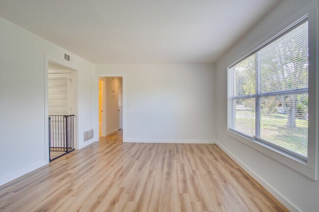 Building Photo - Centrally Located Pensacola 3BR/2BA Home Near Cordova Mall, Pensacola International Airport, Hosp...