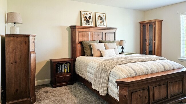 Building Photo - Summerfield Townhome