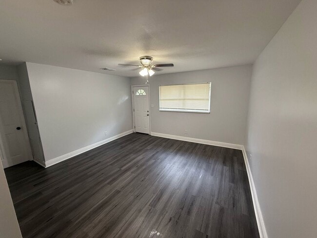 Building Photo - NEW, LOWER PRICE! 3/1 Duplex AVAILABLE NOW!