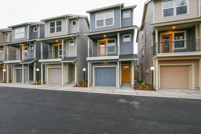 Building Photo - Elegant Three-Bedroom Home with Updated Kitchen & Vaulted Ceilings