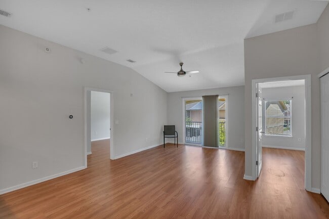 Building Photo - Great 2 bedroom/ 2 bathroom, 1 car garage ...