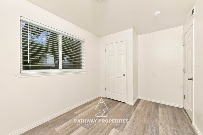 Building Photo - 872 W 500 S