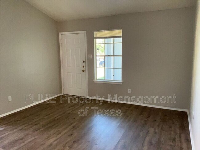 Building Photo - 608 Greenlawn Blvd