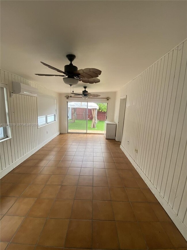 Building Photo - 3251 SW 67th Ave