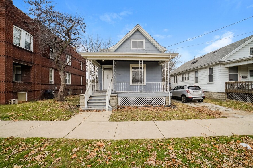 Building Photo - 807 E Republic St