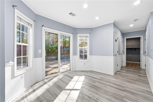 Building Photo - 5440 Village View Ln SW