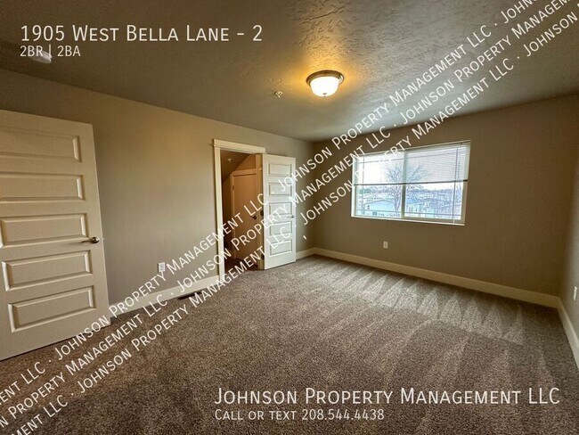 Building Photo - 1905 W Bella Ln
