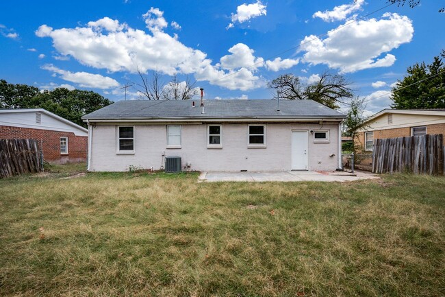 Building Photo - Updated Four Bed, 1 Bath!