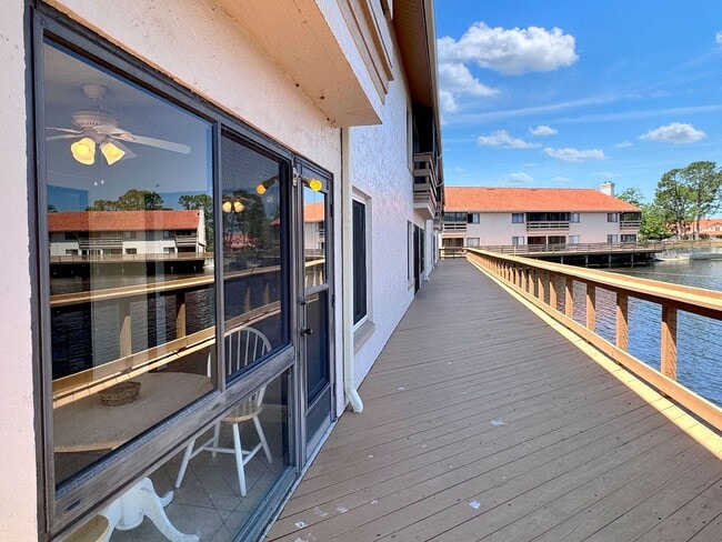 Building Photo - Beautiful Lake View End Unit 2-Bedroom Con...