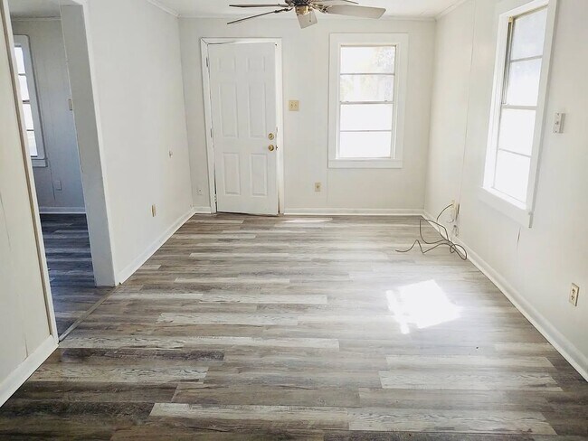 Building Photo - 402 Lamar St