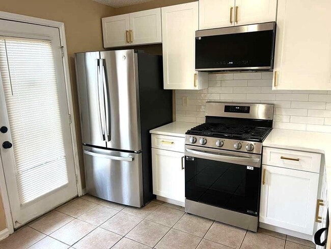 Building Photo - 8034 S Bay Ct