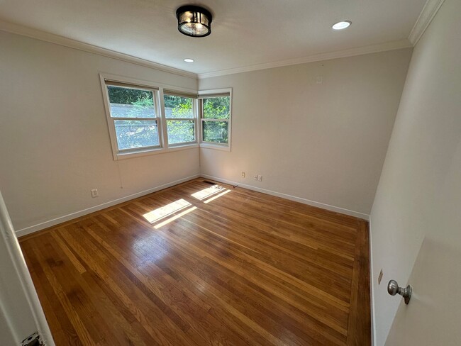 Building Photo - 3 Bed 3 Bath, Orinda Home, Close To BART