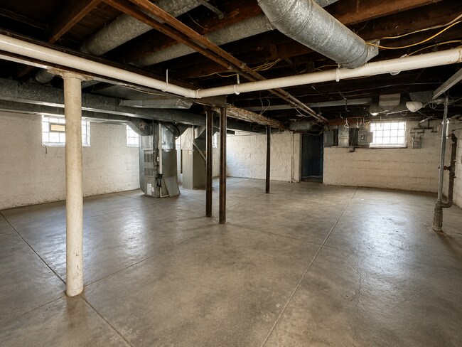 Building Photo - 375 Probasco St