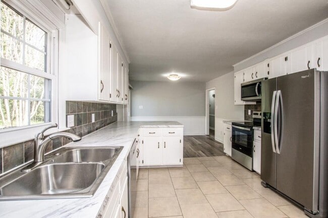 Building Photo - 2089 Rock Springs Cir