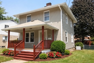 Building Photo - 2/3 Bedroom Plain Local House for Rent