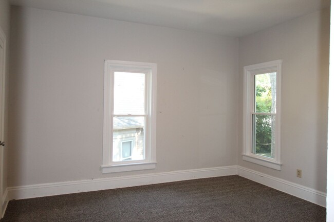 Building Photo - Two Bedroom Duplex