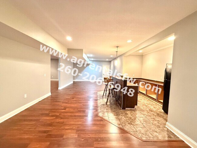 Building Photo - 3 Bedroom House