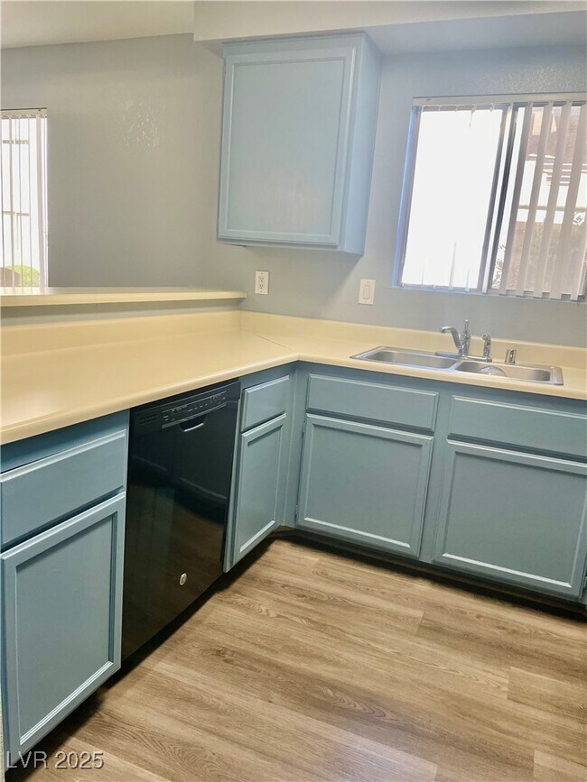 Building Photo - 6881 Tamarus St