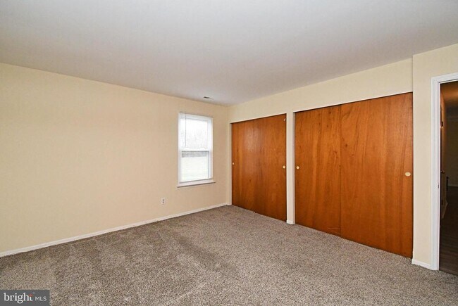 Building Photo - 592 Wrensong Rd