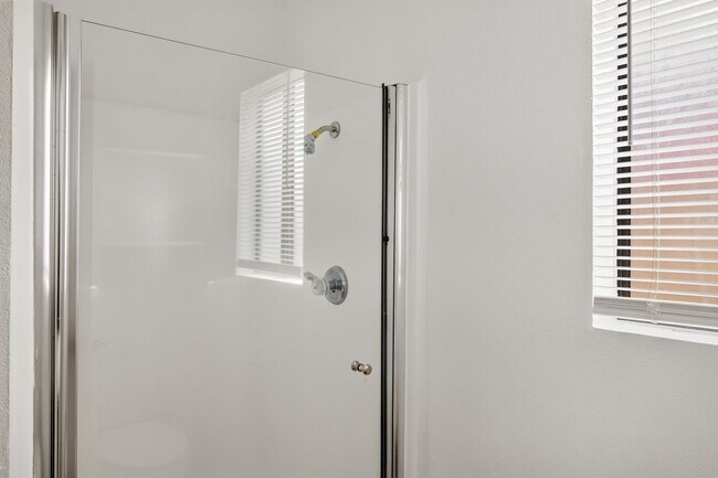 Building Photo - Fully Renovated 2 Bed, 2 Bath Home with Central A/C, Detached Garage & Brand-New Appliances.