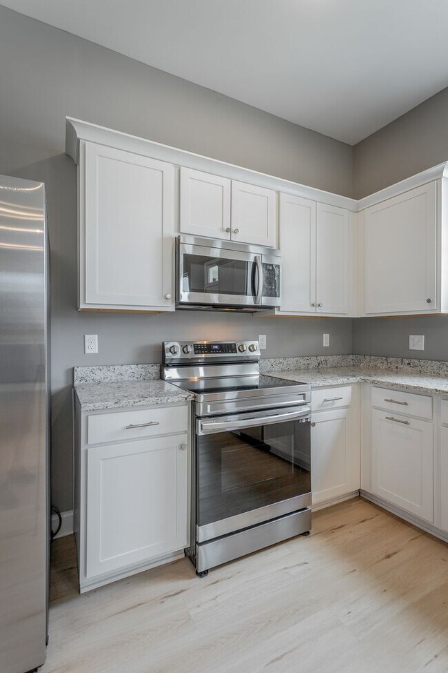 Building Photo - Modern 4 Bedroom Home in Southside