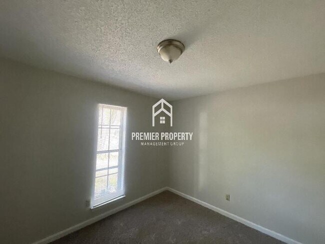 Building Photo - 2225 Eveningview - HALF OFF FIRST MONTH'S ...