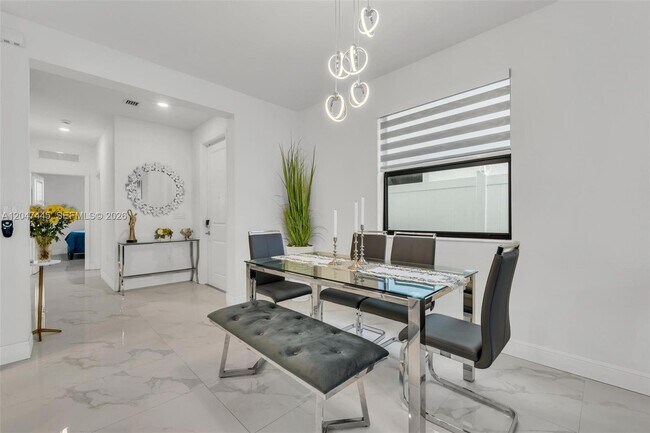 Building Photo - 3538 W 108th St