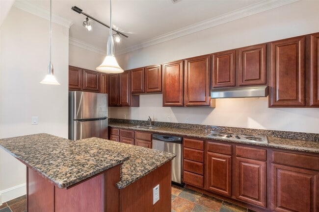 Building Photo - 7134 Mapleridge St