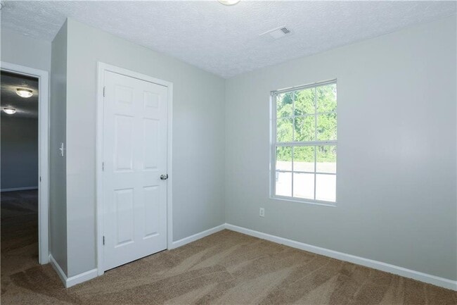 Building Photo - 592 Elle's Wy