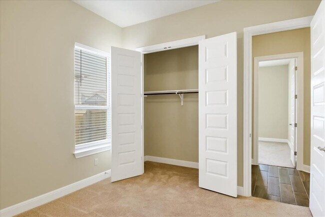 Building Photo - 3750 E Palm Valley Blvd