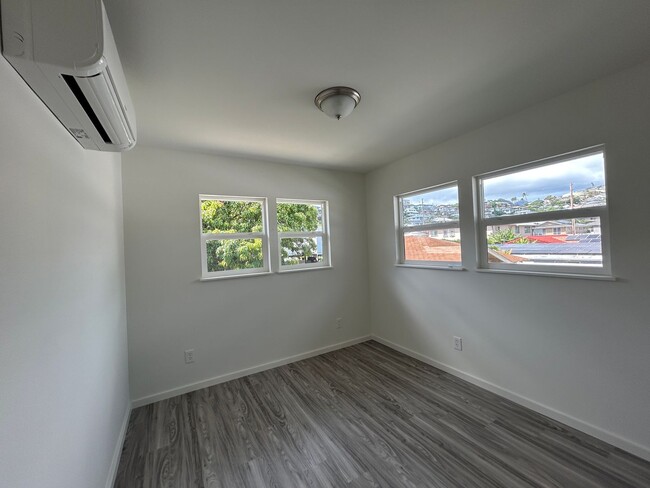 Building Photo - Newly Renovated Spacious Home In the Heart...