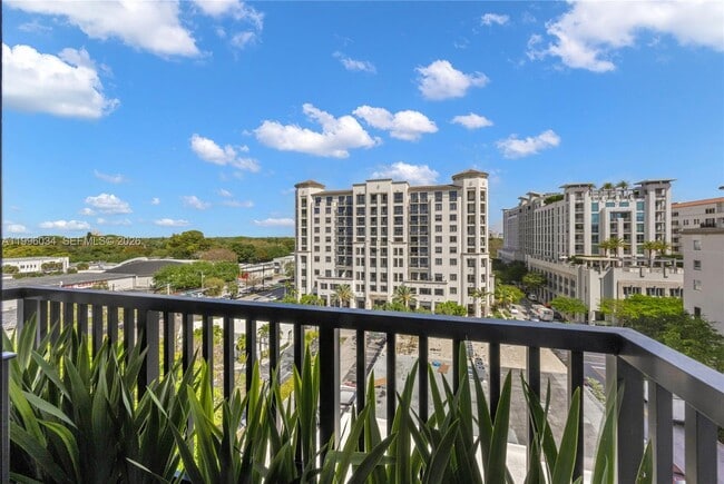 Building Photo - 4220 Laguna St