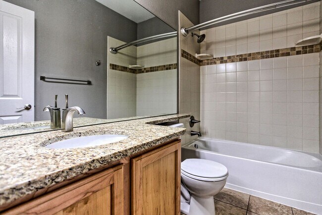 Building Photo - 2 Bedroom 2 Bath Loveland Ranch Home