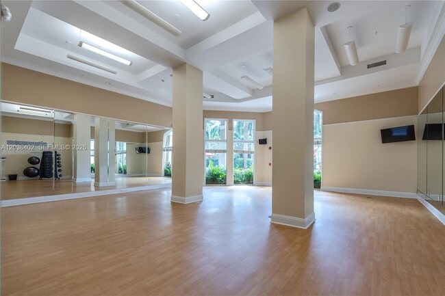 Building Photo - 17100 N Bay Rd