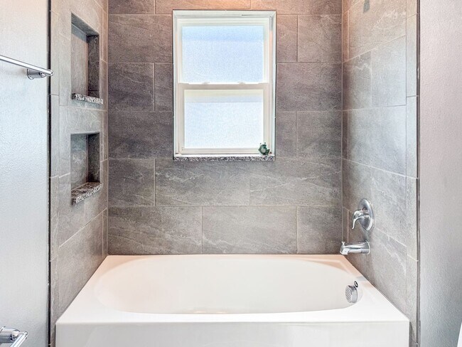 Building Photo - LAKE FRONT BRAND NEW Beautiful 3 bedroom on Lake Toho!